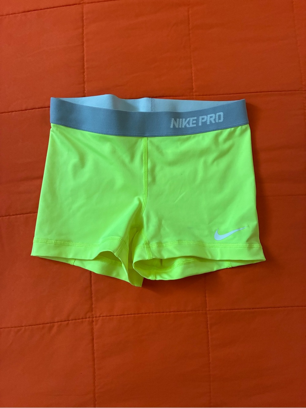 Nike Shorts Womens Small Green Athletic Running & Gym Sportswear Casual
